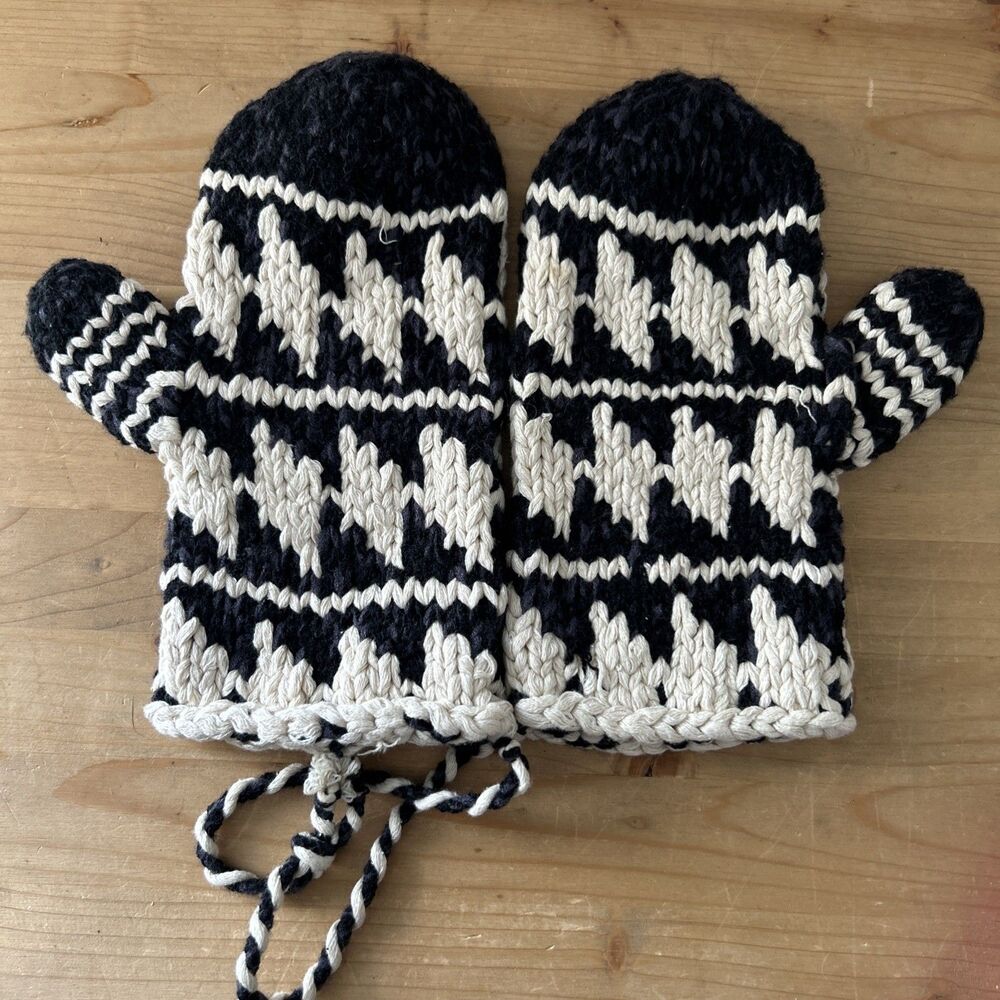 Hand Knit Mittens NEW Black & White Geometric Cotton Mitts Outdoor Casual OS